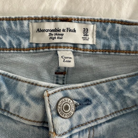 Abercrombie Light Wash Curve Love High Rise Skinny Jeans Size 33/16 - Picture 4 of 4